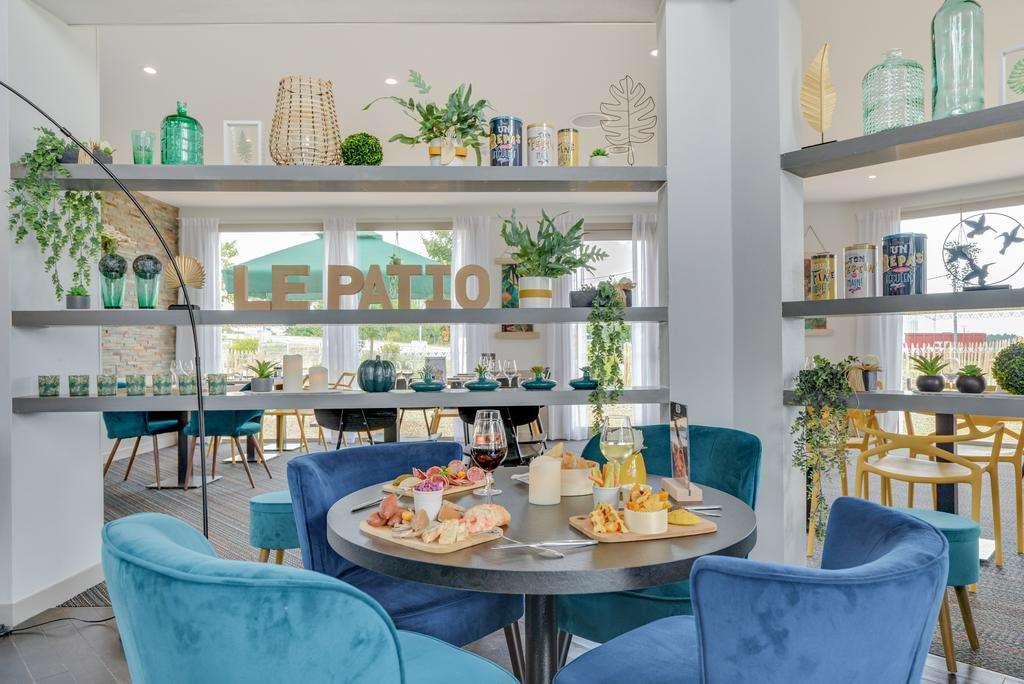 Brit Hotel Au Pays De Vitre Etrelles Restoran gambar